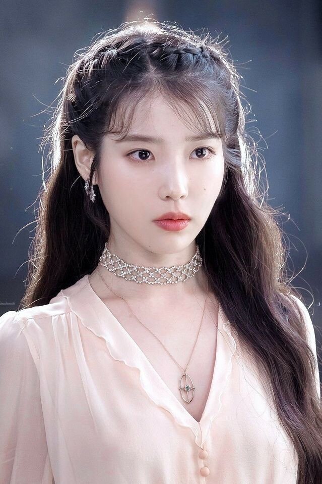 Ай ю сей. Lee ji eun 2020. Айю корейская певица. Iu актриса. Iu 2020.