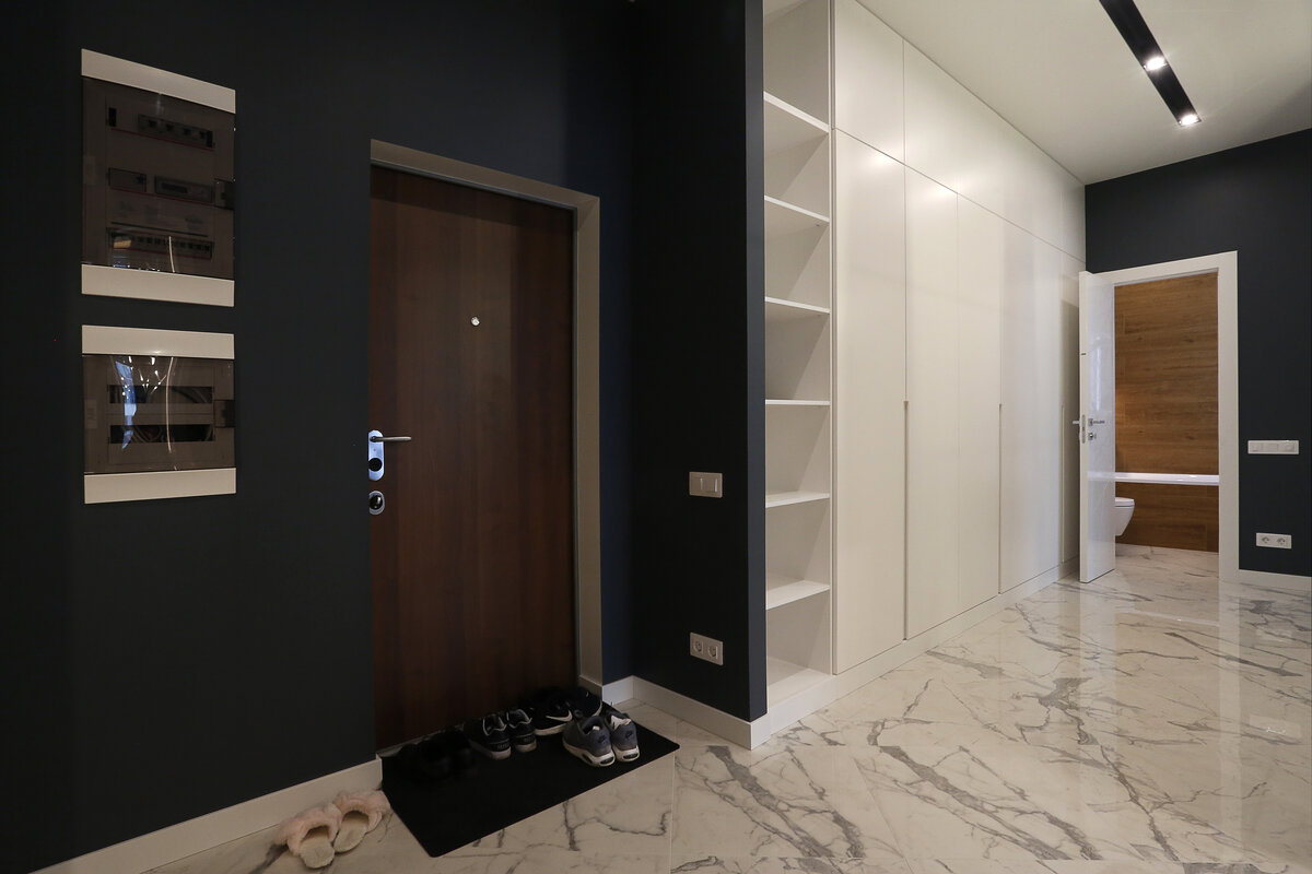 Встроенный шкаф в прихожей по проекту Ремэлль