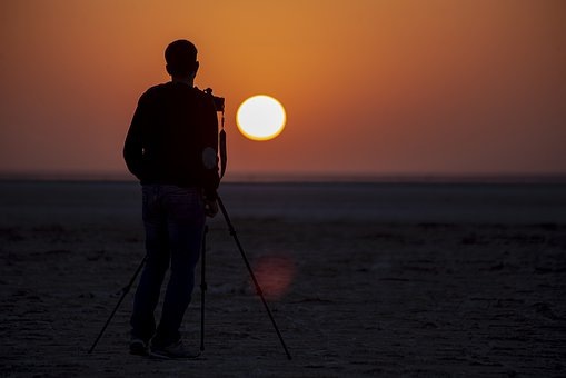 https://pixabay.com/ru/photos/%D1%81%D0%B8%D0%BB%D1%83%D1%8D%D1%82-%D0%BB%D1%8E%D0%B4%D0%B8-%D0%BA%D1%83%D0%BC-%D0%B7%D0%B0%D0%BA%D0%B0%D1%82-%D1%87%D0%B5%D0%BB%D0%BE%D0%B2%D0%B5%D0%BA-4509826/