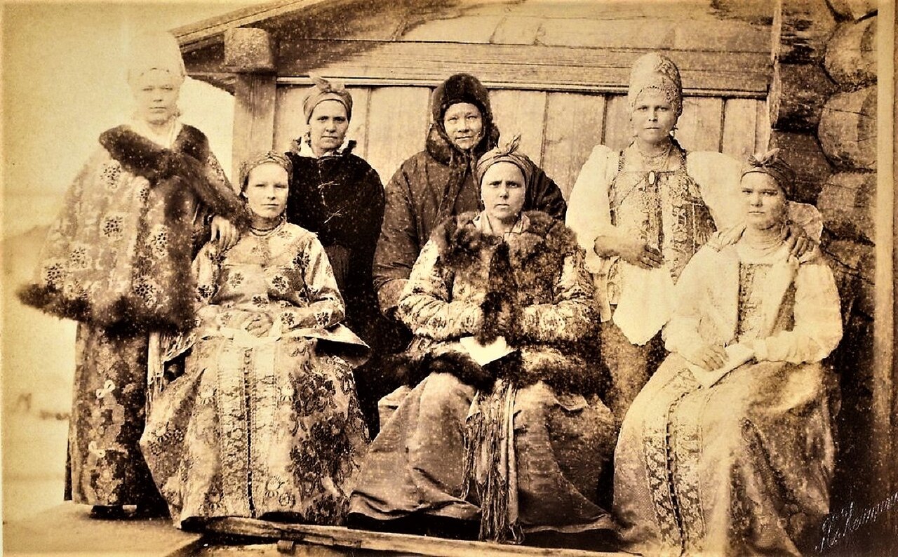 Как на Русском Севере еще лет 350 назад женщины носили шаровары