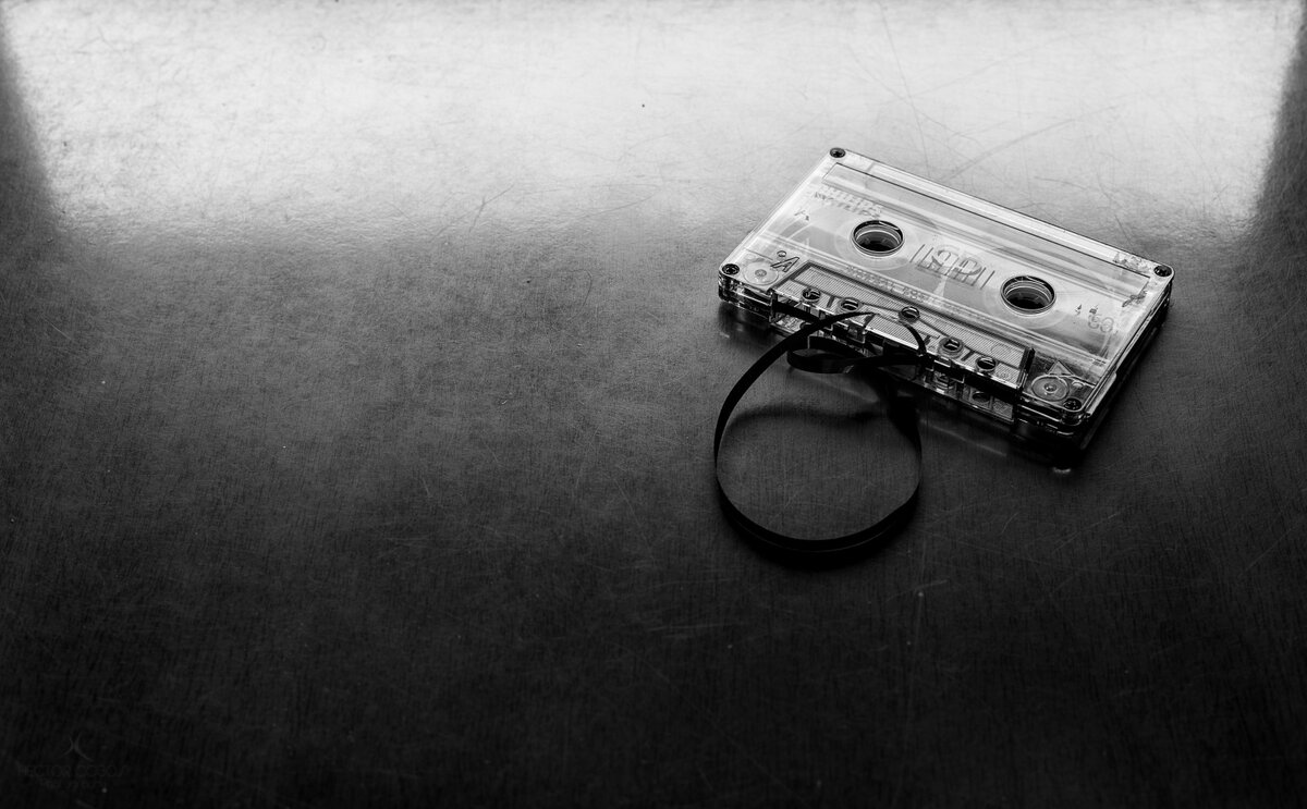 Аудиокассета. Старые магнитофонные кассеты. Ретро кассета. Кассета для магнитофона. Мп 3 забытая