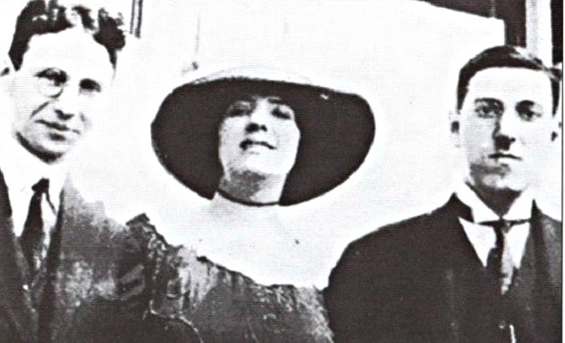 Говард Грин с супругой и общим приятелем