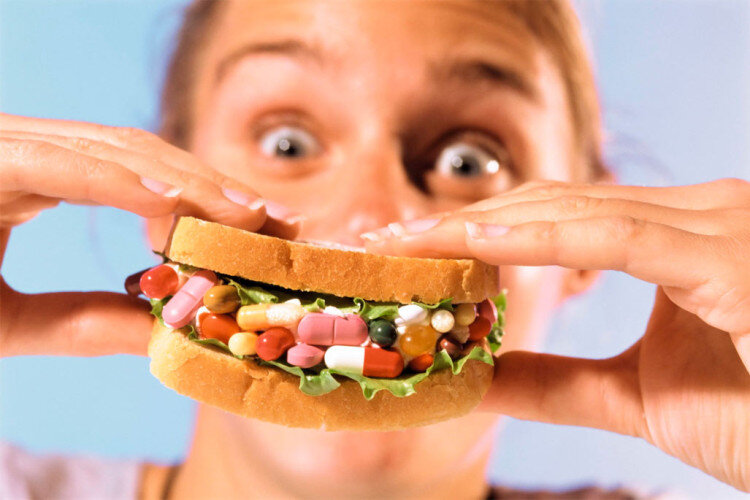 МКЦ полностью состоит из натуральных  хлопковых волокон, поэтому заполняет пространство в желудке  исключительно натуральной безвредной клетчаткой. Она не переваривается, а  сразу выходит через кишечник с другими продуктами метаболизма, что  говорит об отсутствии в ней калорий.  Похудеть с этим препаратом можно естественным путем, очистив при этом  кишечник и избавив организм от шлаков. Лишний вес уходит относительно  медленно, максимальный результат – сбросить около 10 кг за несколько  курсов.