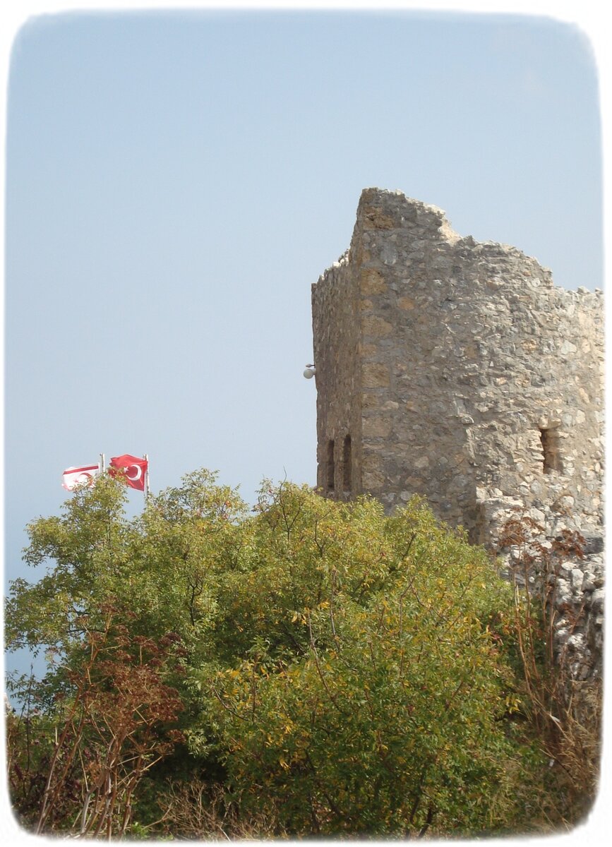 Надвратная башня крепости Св. Иллариона.