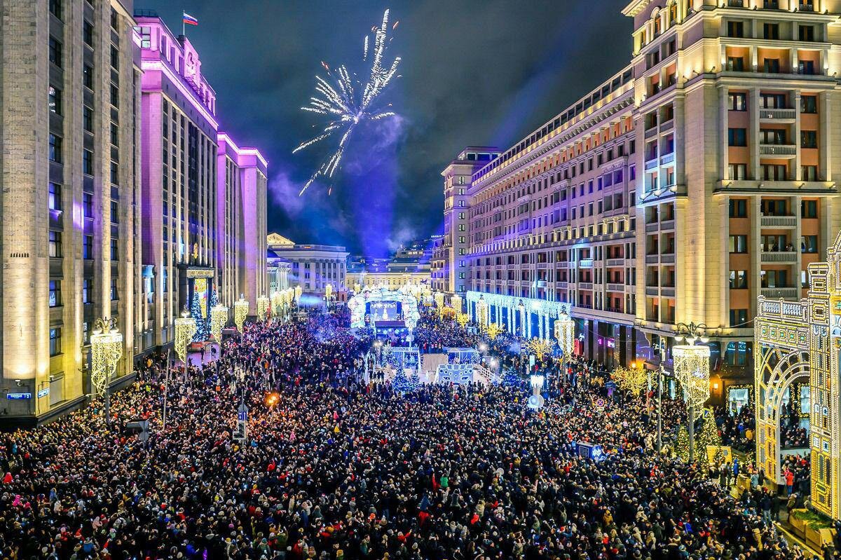 Новогодняя ночь в москве где встретить. Центр Москвы 2020. Тверская улица Москва 2020. Новый год в Москве. Новогодние гуляния.