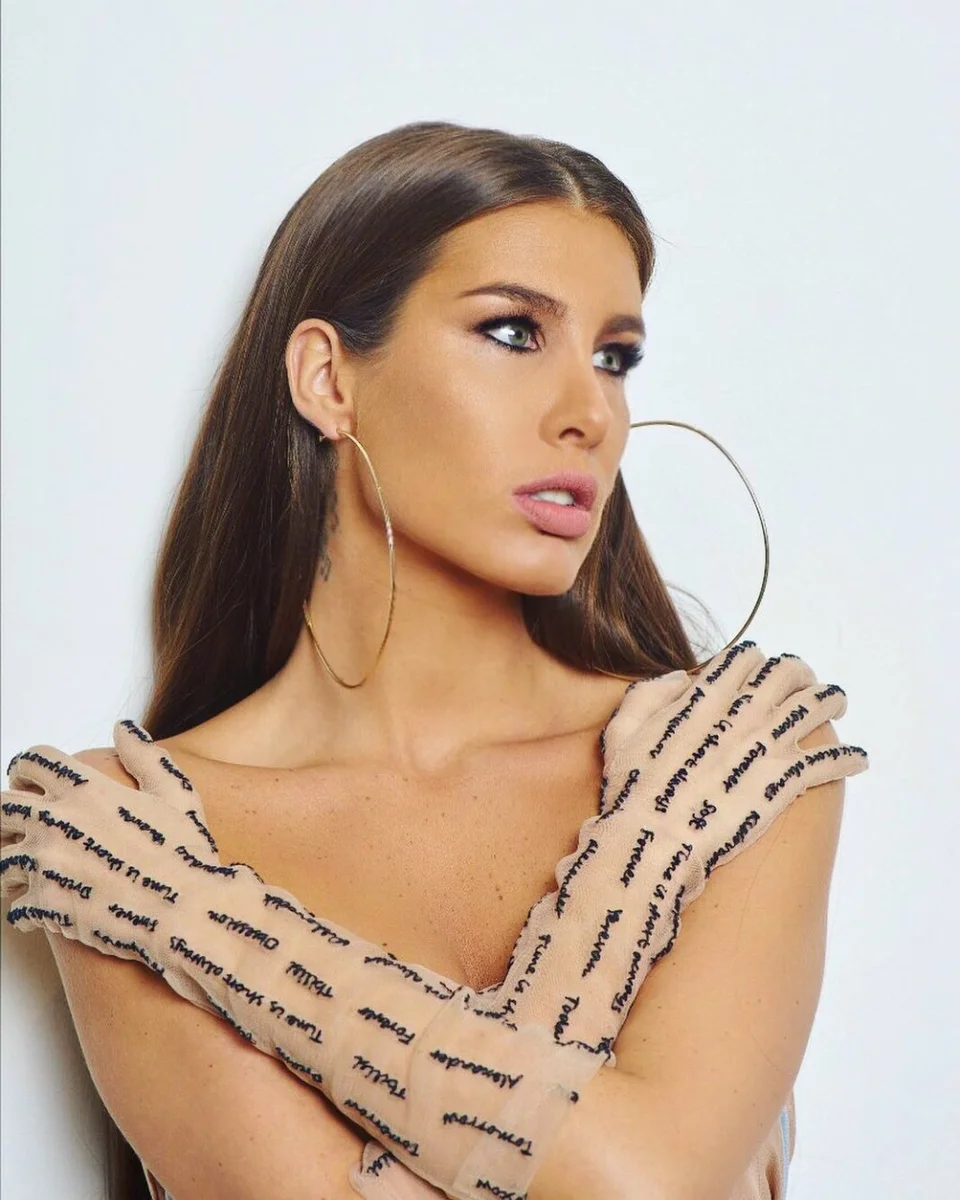 А студио кэти топурия. Солистка к студио топурия. Солистка а-студио кэти топурия. Солистка а студио кэти топурия биография. Кэти топурия.