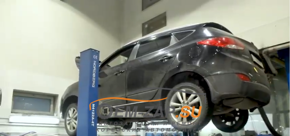 машина находится на подъемнике