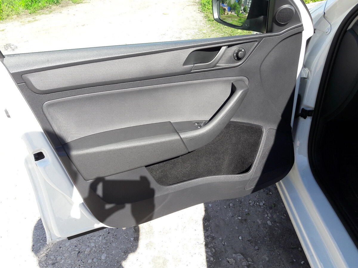 Водительская дверь