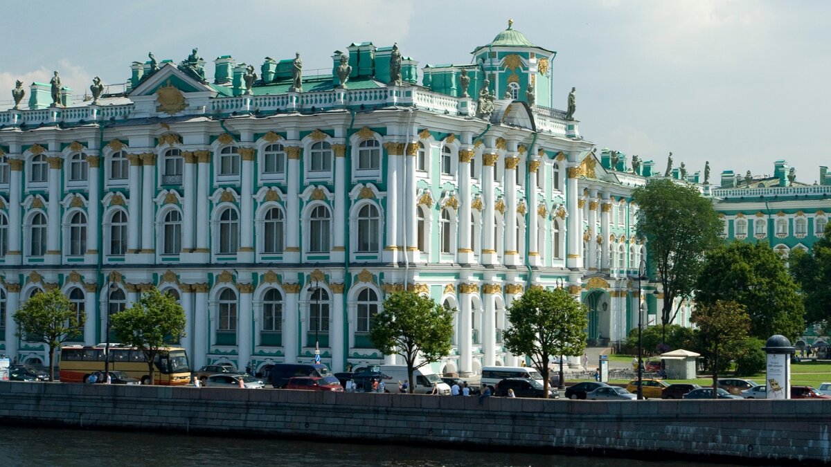 Здание эрмитажа в санкт петербурге фото "Ники смотрит на гусар". Где искать надпись, нацарапанную бриллиантовым кольцом 