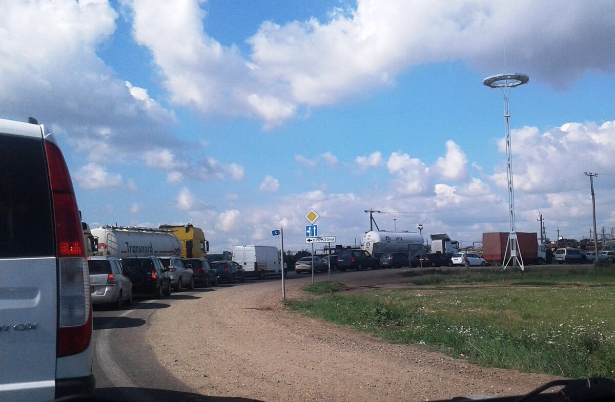 тимашевск пробки на переезде. м видео тимашевск. тимашевск пробка сейчас. пробка в тимашевске сегодня. тимашевск краснодарский край.