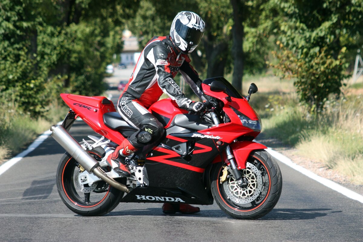 Мотоциклист Honda cbr600rr