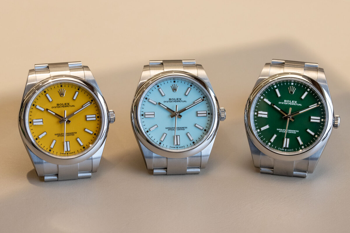 Трое очень нежных, но дорогих Rolex Oyster Perpetual с яркими цветными циферблатами