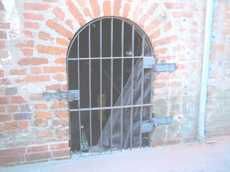 Правый вход в Никольскую башню