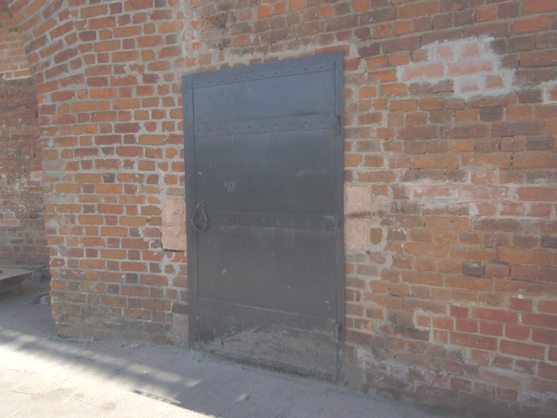 6 июня 2021 г. Мы продолжаем делать то, что мы уже много наделали (В. С. Черномырдин). Побывал в кремле и поснимал. Там территория закрыта и охрана не пускает.-35