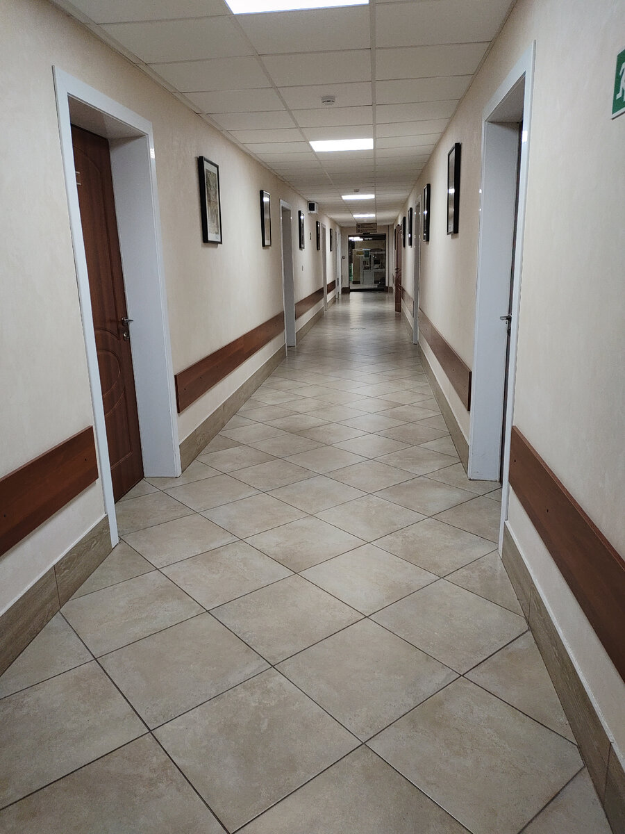 Холл главного корпуса (номера) первый этаж