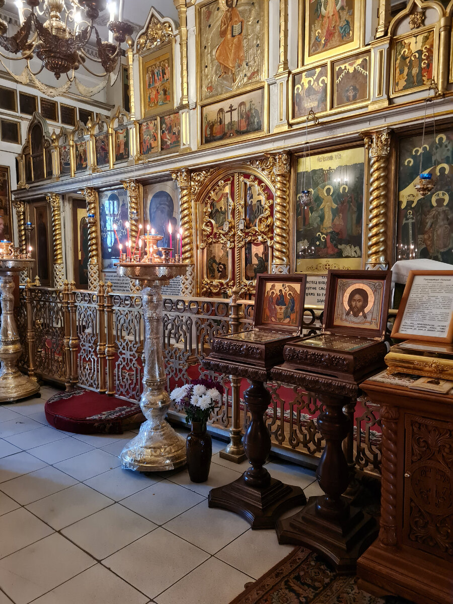 На праздник выставили мощи святых