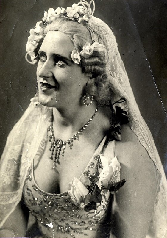 Мария Викс в роли Розы-Марии в театральном подвенечном платье. Свердловск. 1933 год. Из фондов Свердловского областного краеведческого музея. 