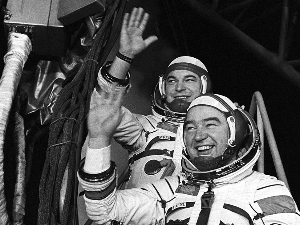 Полет первого космонавта длился. Космонавты Гречко и Романенко. Космонавт СССР Гречко.