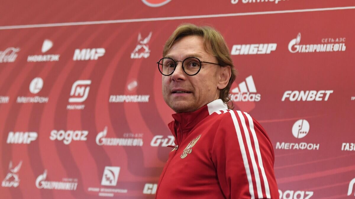    Главный тренер сборной России по футболу Валерий Карпин© РИА Новости / Максим Богодвид