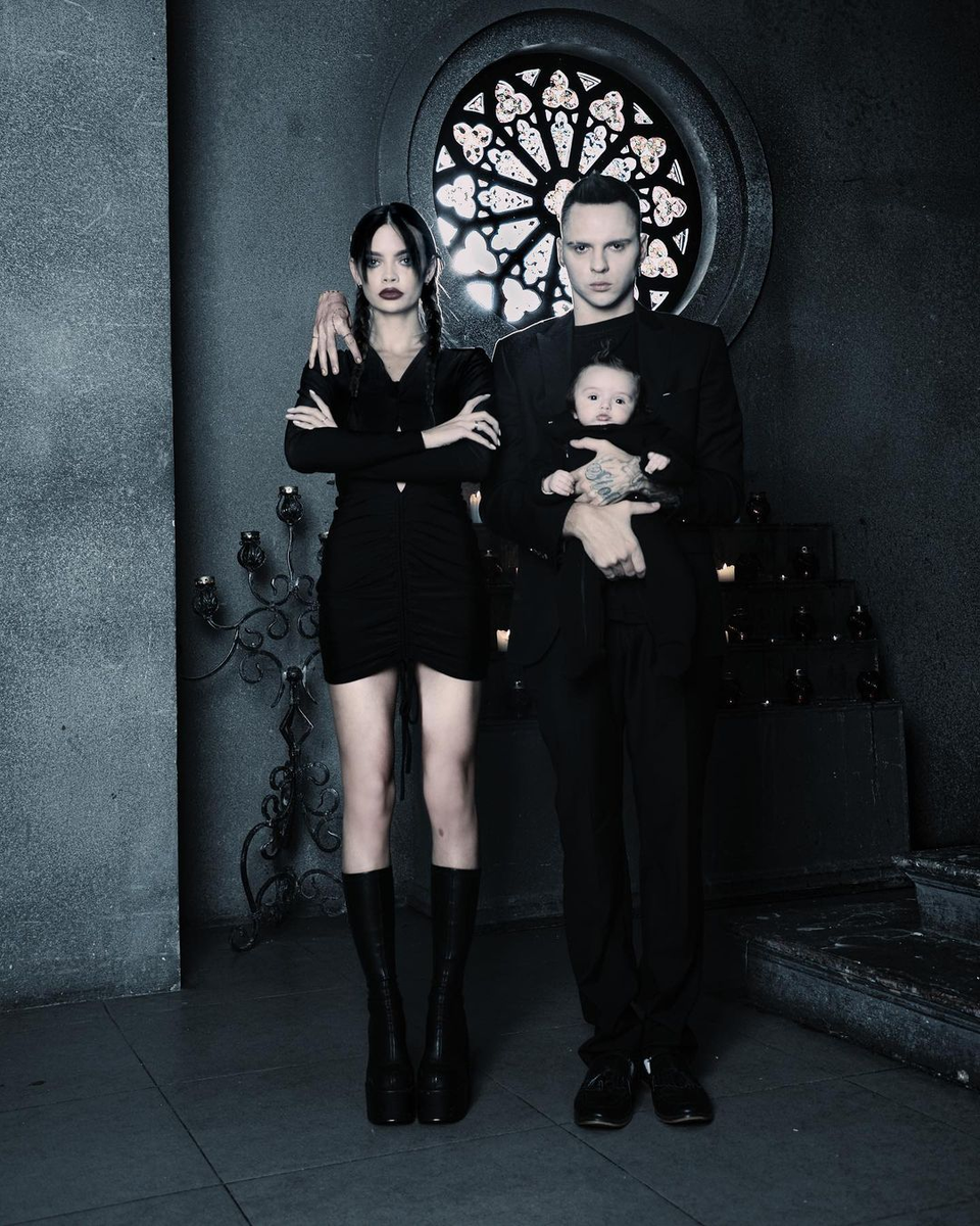 Звёзды, которые повторили тренд Уэнсдэй