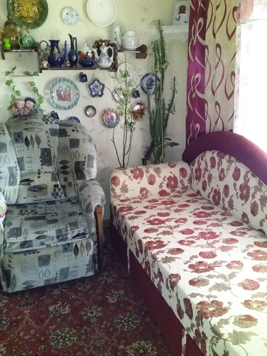 Диван, красный