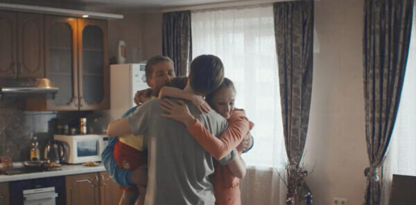    Прежде чем показывать детям идеальную жизнь на экране, подумайте, какую жизнь дети видят в реальности