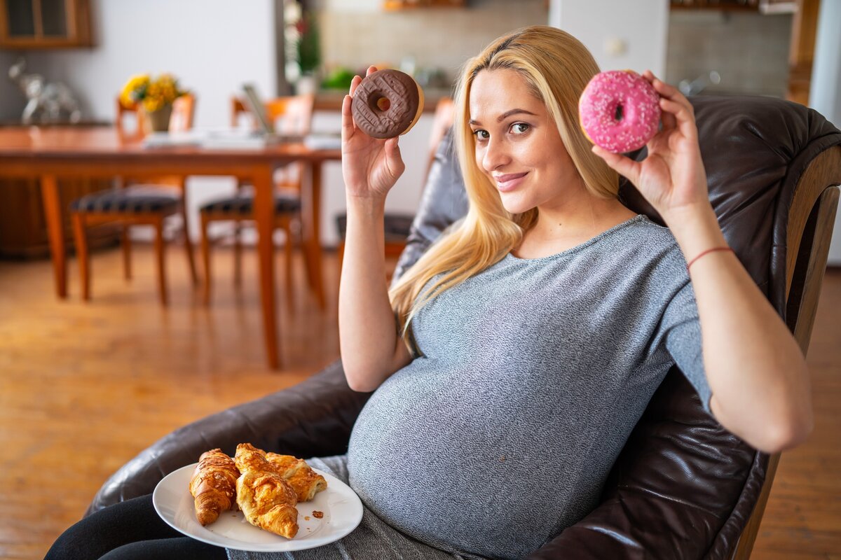 Фотосессия беременности с пончиками