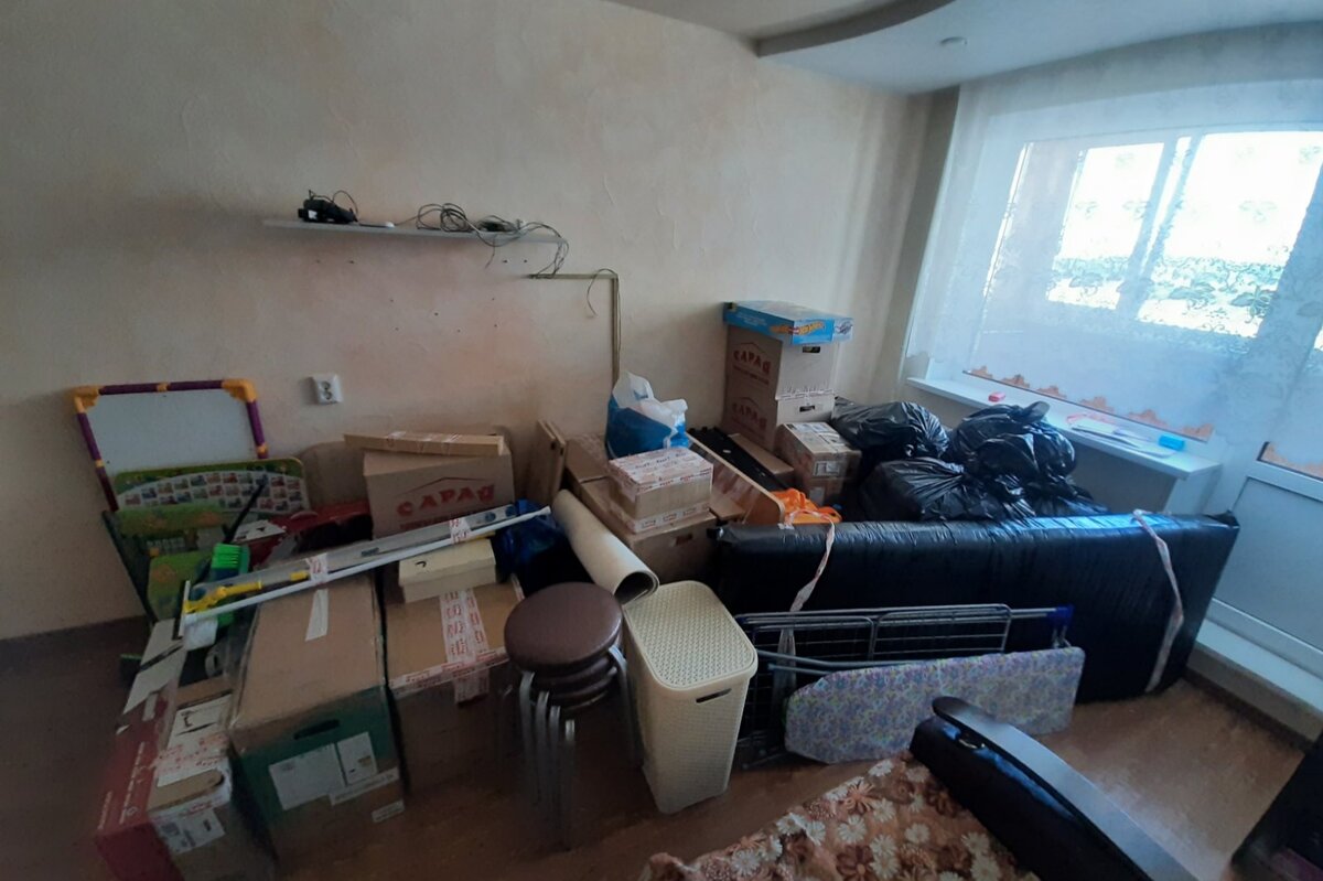 Это все наши вещи, которые взяли в Москву. На фото нет самого крупного габарита - кухонный стол и ТВ 42 дюйма. Фото авторское. Ульяновск. 2021 г. 