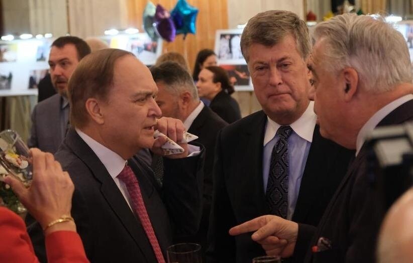    Чрезвычайный и полномочный посол России в США Анатолий Антонов (слева)  Иван Пильщиков/ТАСС