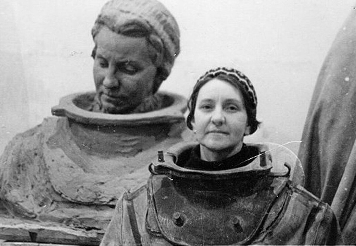     Стальная русалка блокадного Ленинграда: Нина Соколова, первая женщина-водолаз