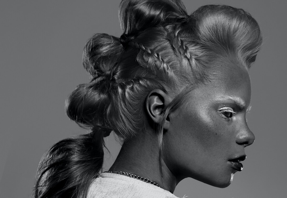     Вам это не надо! 5 причёсок, которые уже не в моде: от косичек феи до вау-челки