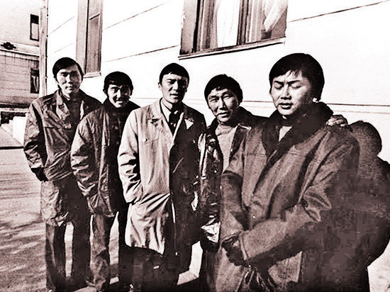     Авторитетная центровая группировка «Гортоп». Слева направо: Хопта, Румба, Гришкин, Коля Вор, Аюка. 1972. Пр. Победы. / Из личного архива.