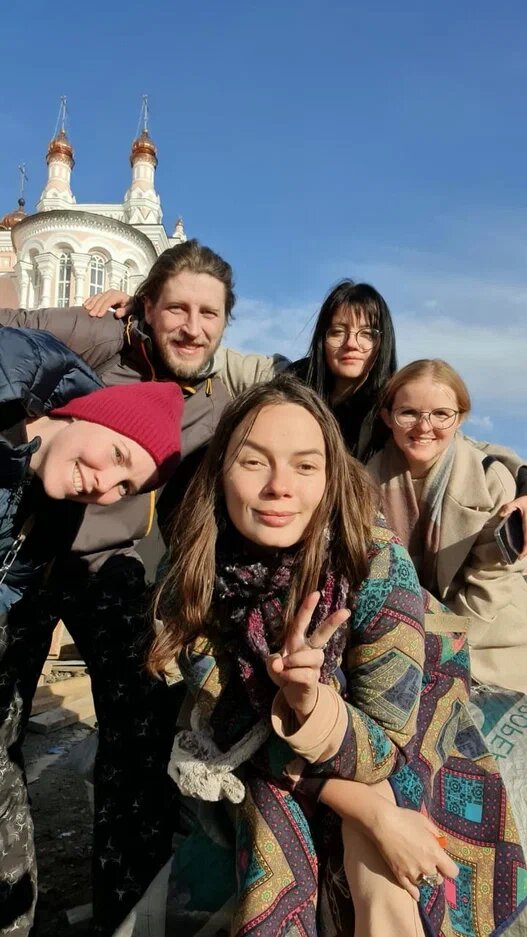 На пленэре в Вышнем Волочке. Илья Скуратов, Элис Артмен, Мария Смолина, Елена Хачикян и др.кураторы.