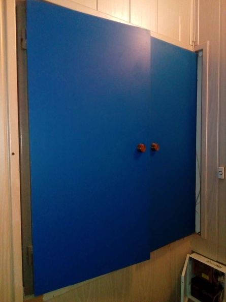 1. Дверцы этажного щита.