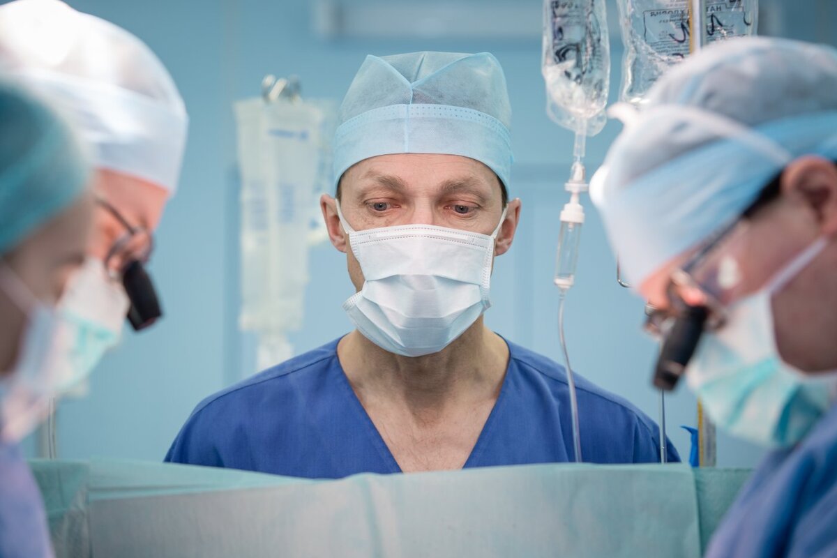 Врачи Окружного кардиодиспансера спасли мужчину, у которого тромб занял ...