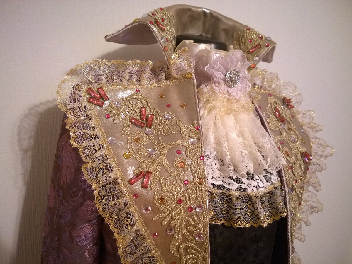 отвороты камзола