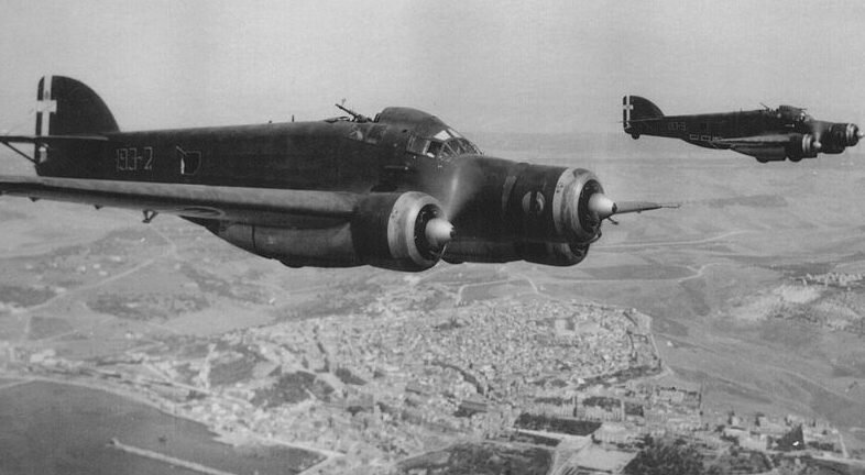 Бомбардировщики Savoia-Marchetti S.M.79 Королевских ВВС Италии. alternathistory.com