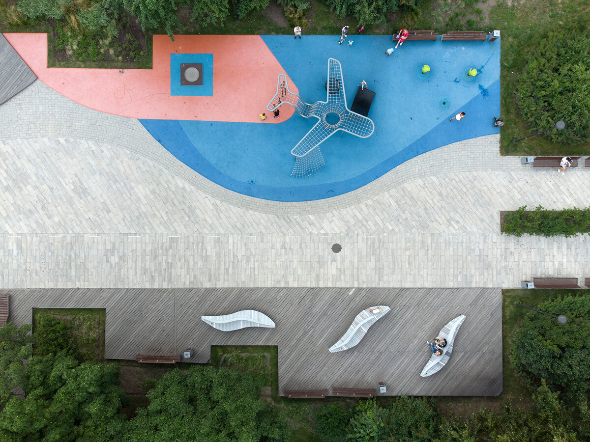 Сквер на улице Гастелло в Санкт-Петербурге