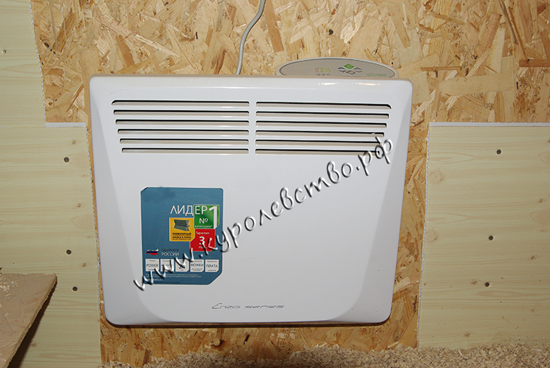 Фото автора. Конвектор не огражден, так как обжечься об него нельзя.