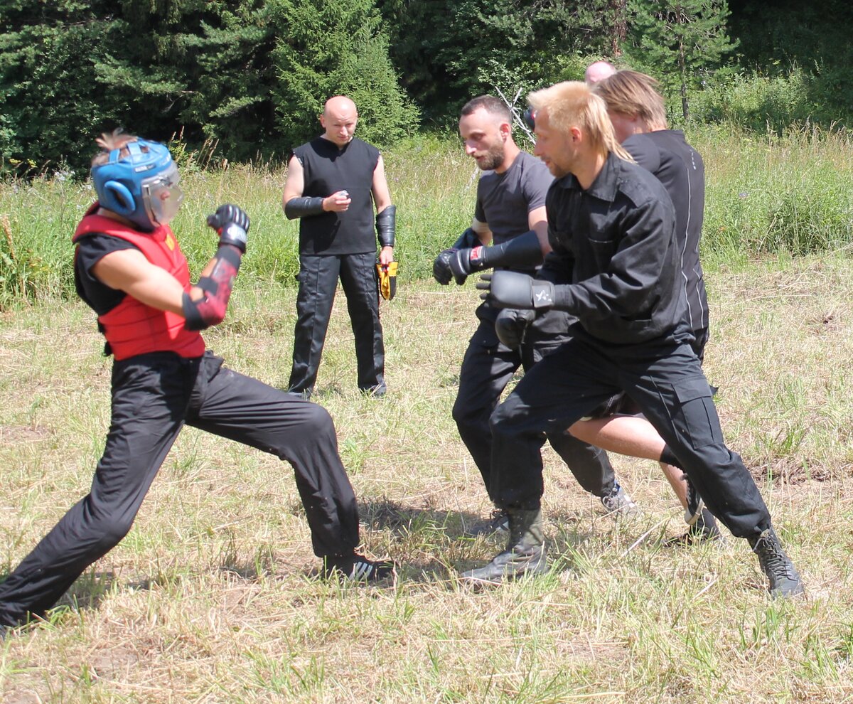 экстремальные камуфляжные прятки с подписчиками. 30 против 1. кулачный боец. 30 против 1. убийство в больнице минеральных вод.