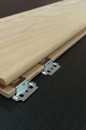 Металлические скобы-кляймеры на вагонке