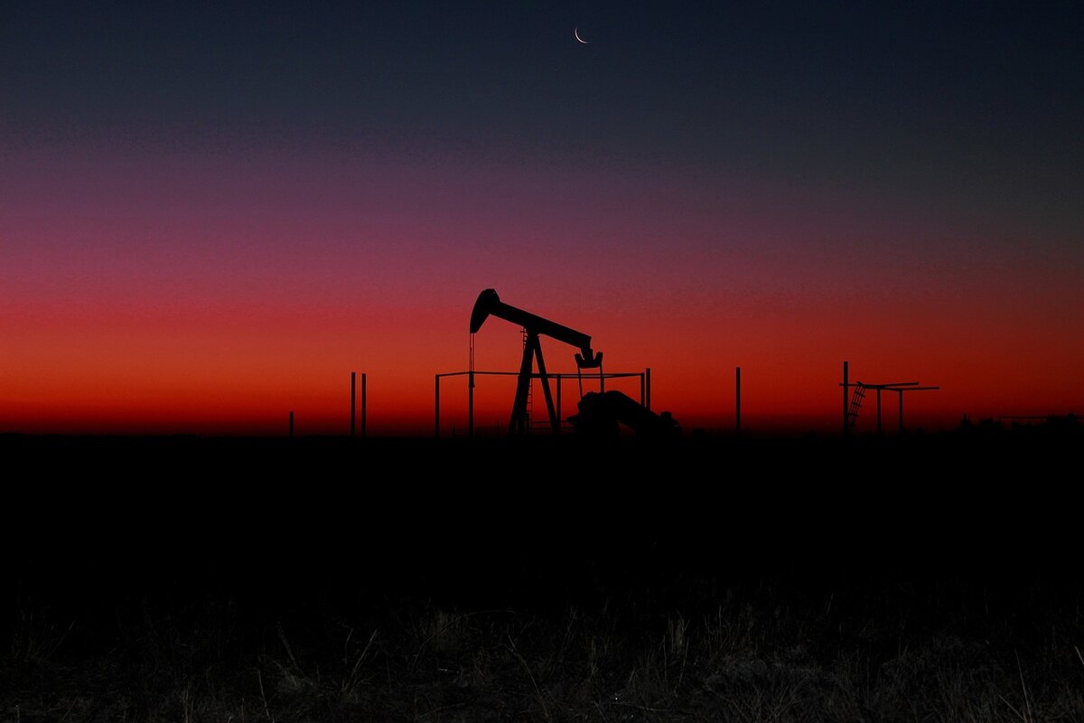 По оценке Международного энергетического агентства, нехватка нефти на мировом рынке может составить около 0,5 млн баррелей в сутки из-за проблем в нефтяной отрасли Венесуэлы
