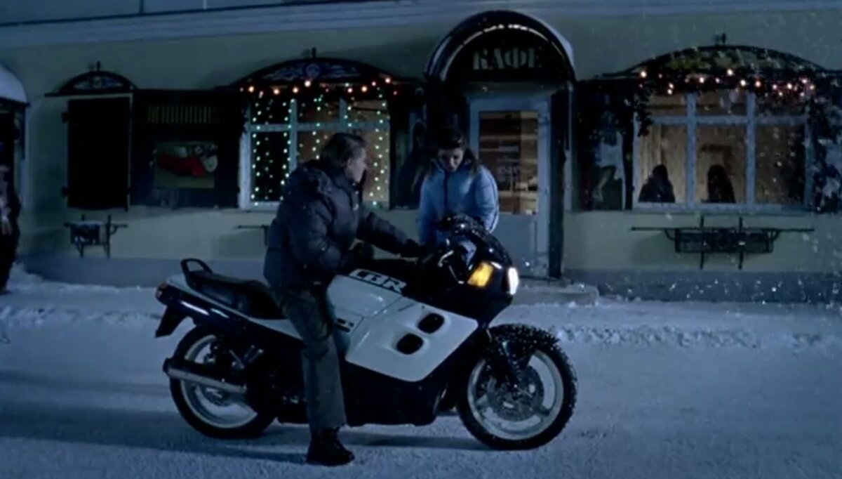 Кадр из фильма «Невеста» 2006 года режиссёра Эльёра Ишмухамедова.