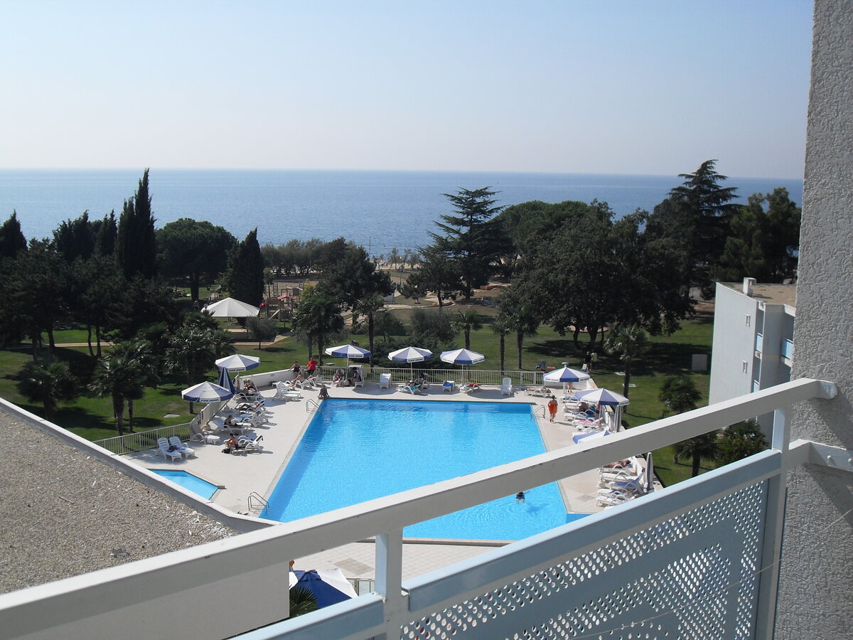 Вид из отеля Hotel Materada Plava Laguna 3*.