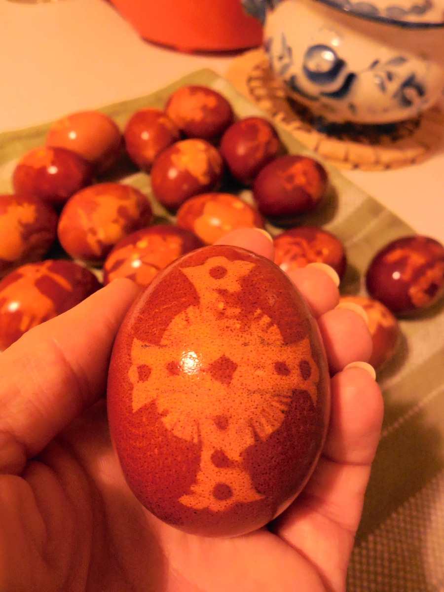 Можно ли красить коричневые яйца. Пасхальный яйца коричневые к Эстетика. Блестящие яйца. Пасхальные яйца коричневые в обертке яркие Эстетика. Коричневые яйца в каркаде.