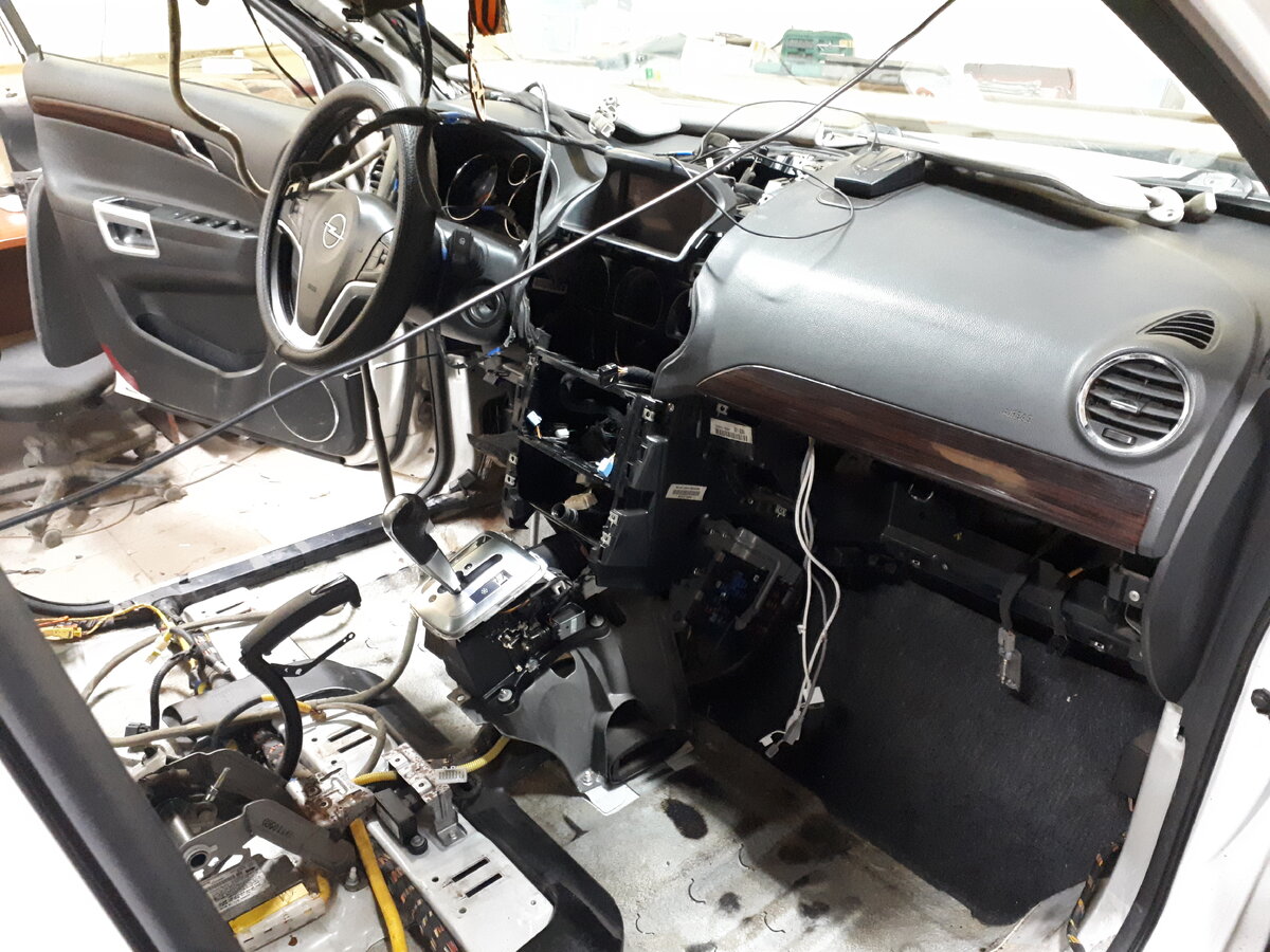 Частично разобранная панель.