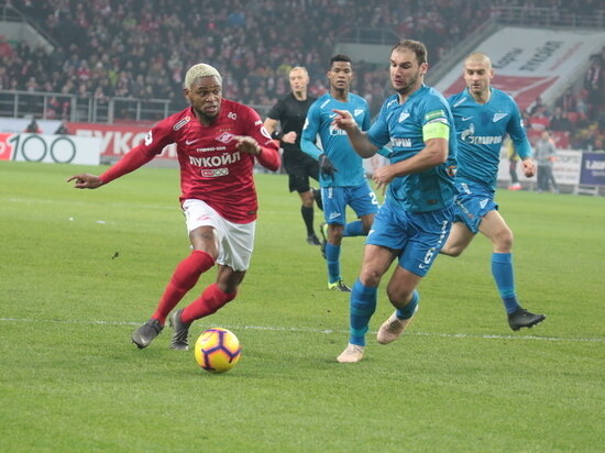 Легионерскость этого фото зашкаливает: Луис Адриано, Вильмар Барриос, Бранислав Иванович и Ярослав Ракицкий