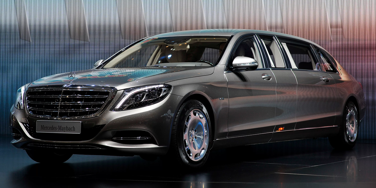 Сколько майбах новый. Майбах-Мерседес s600. Мерседес Бенц Майбах s600. Мерседес Майбах Пульман s600. Мерседес Майбах Пульман 2020.