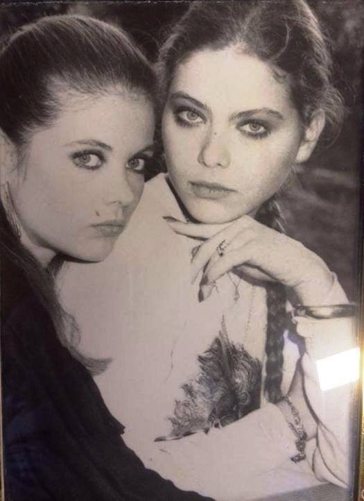 Актриса с сестрой-близнецом. ФОТО с ornellamuti.ru