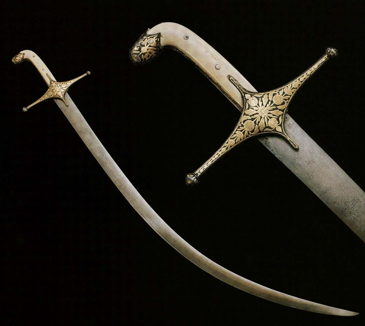 А вот то уже "настоящий" шамшир из прошлого. Источник: bivouac.ru